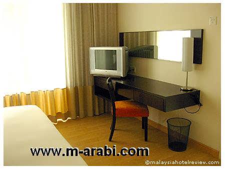 ��� �� 5  Somerset Seri Bukit Ceylon