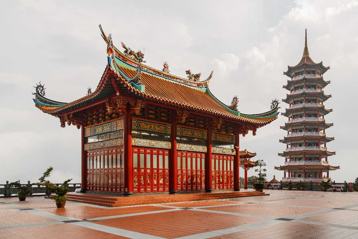 معبد تشين سوي كيفز Chin Swee Caves Temple: