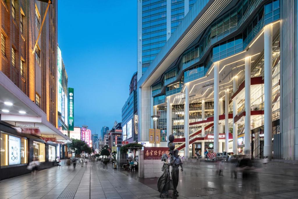 Crowne Plaza Shanghai Nanjing Road by IHG