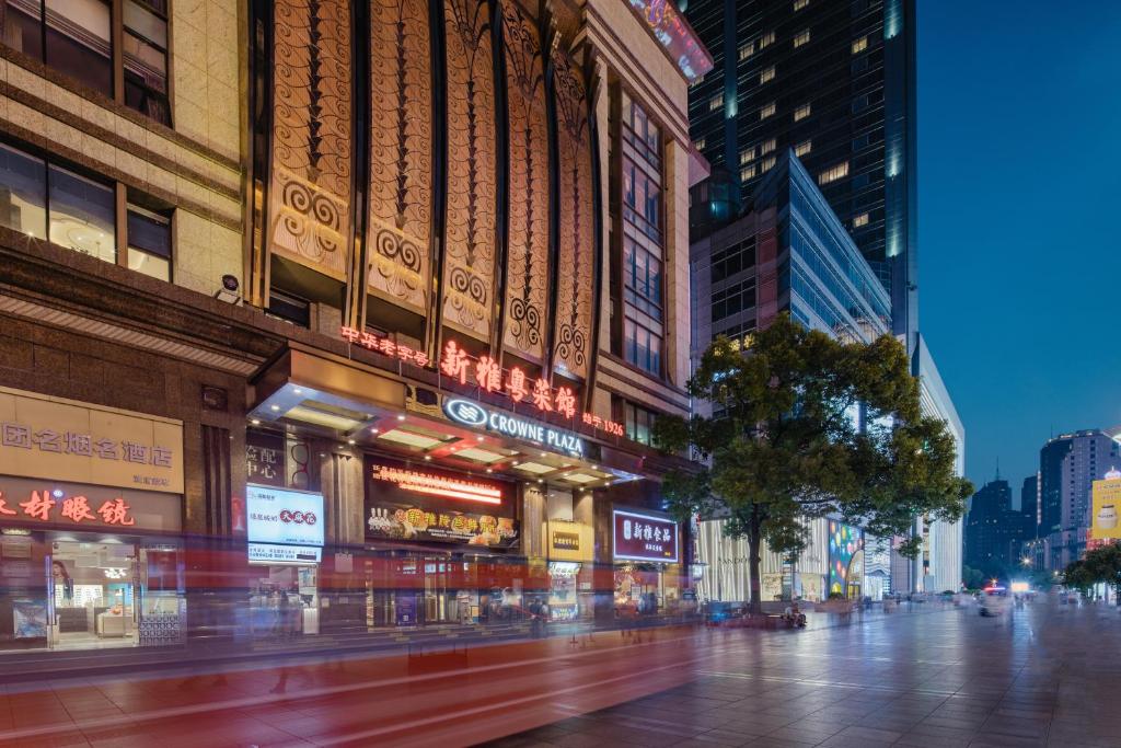 Crowne Plaza Shanghai Nanjing Road by IHG