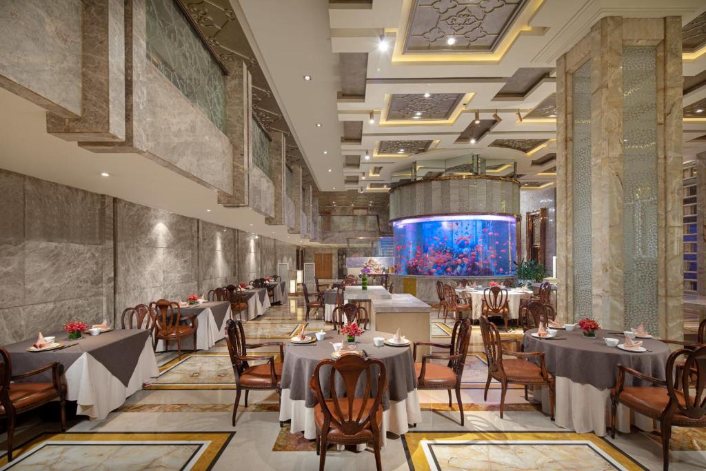 Crowne Plaza Shanghai Nanjing Road by IHG
