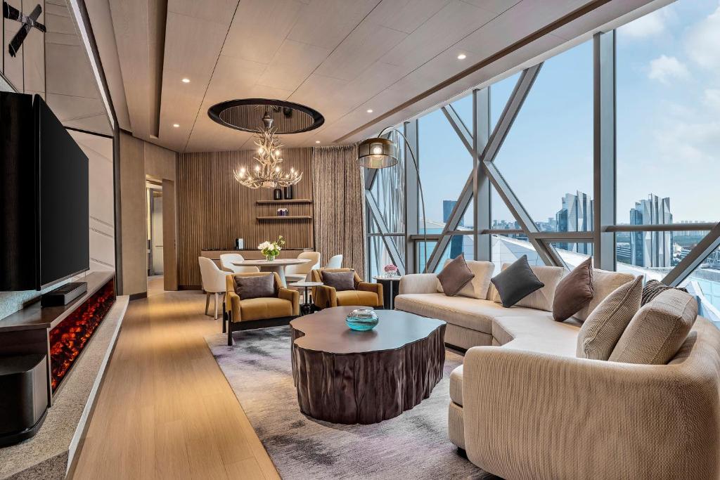 Crowne Plaza Shanghai Snow World by IHG