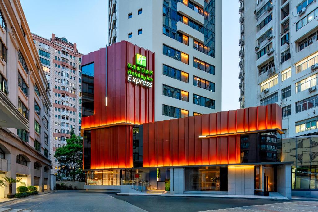 Holiday Inn Express Shanghai Jing'an Temple by IHG