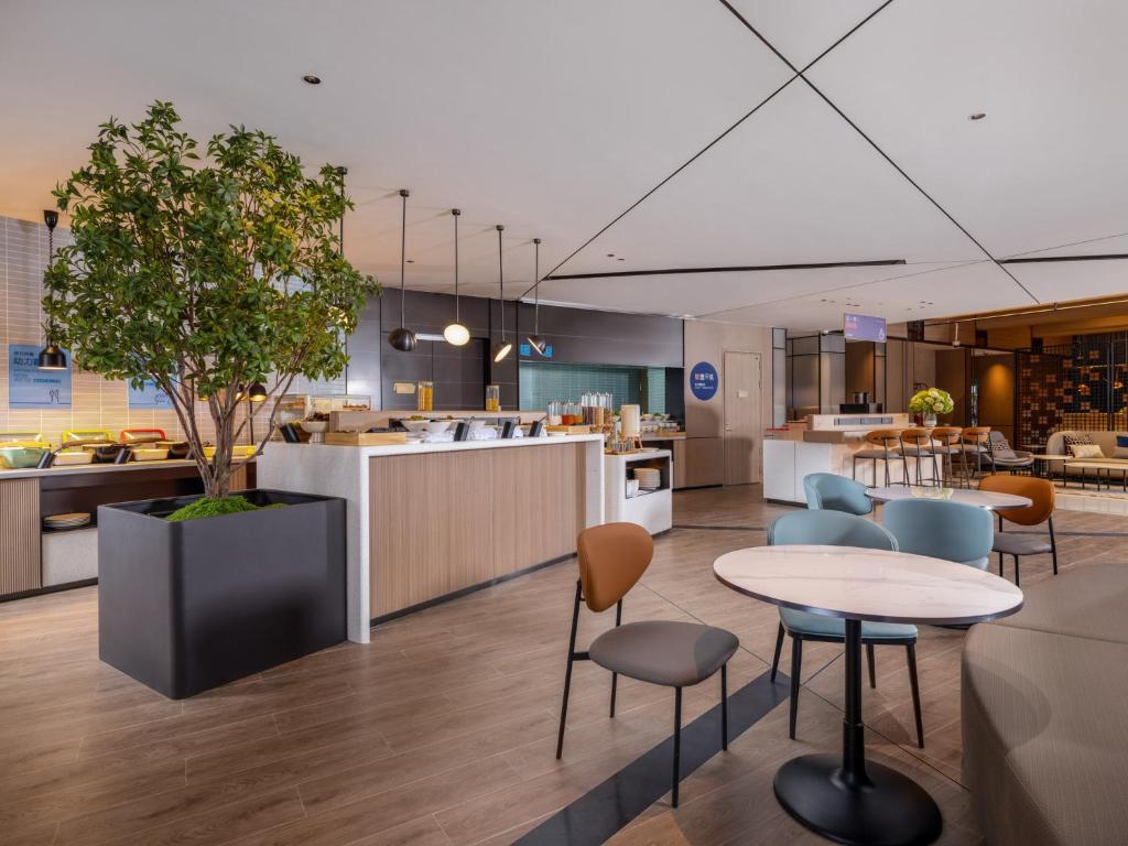 Holiday Inn Express Shanghai on The Bund by IHG