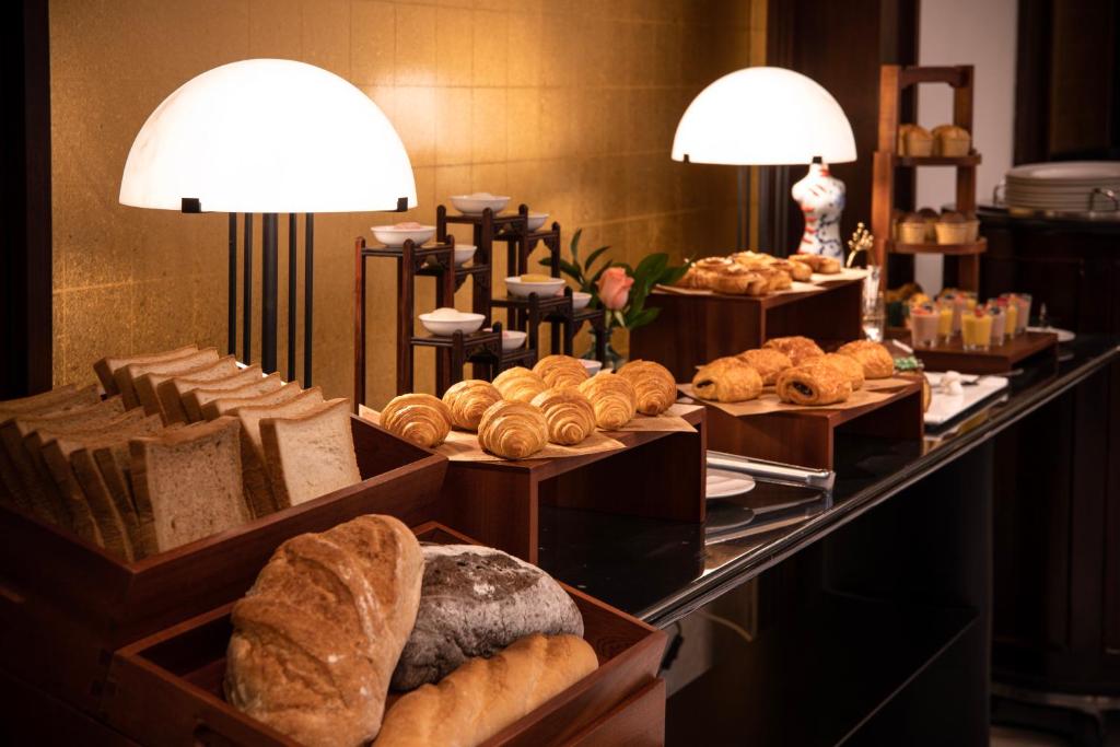 The Langham Yangtze Boutique Hotel