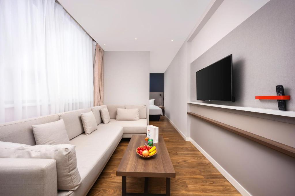 Holiday%20Inn%20Express%20Xi'an%20Bell%20Tower%20by%20IHG3.jpg
