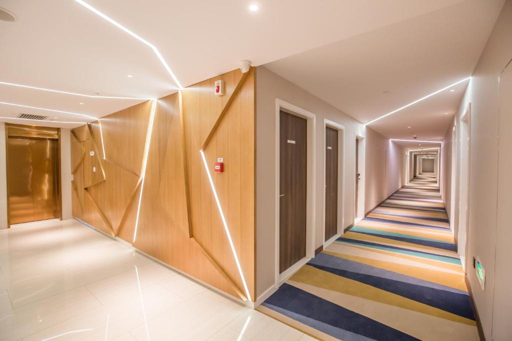 Holiday%20Inn%20Express%20Xi'an%20Bell%20Tower%20by%20IHG6.jpg