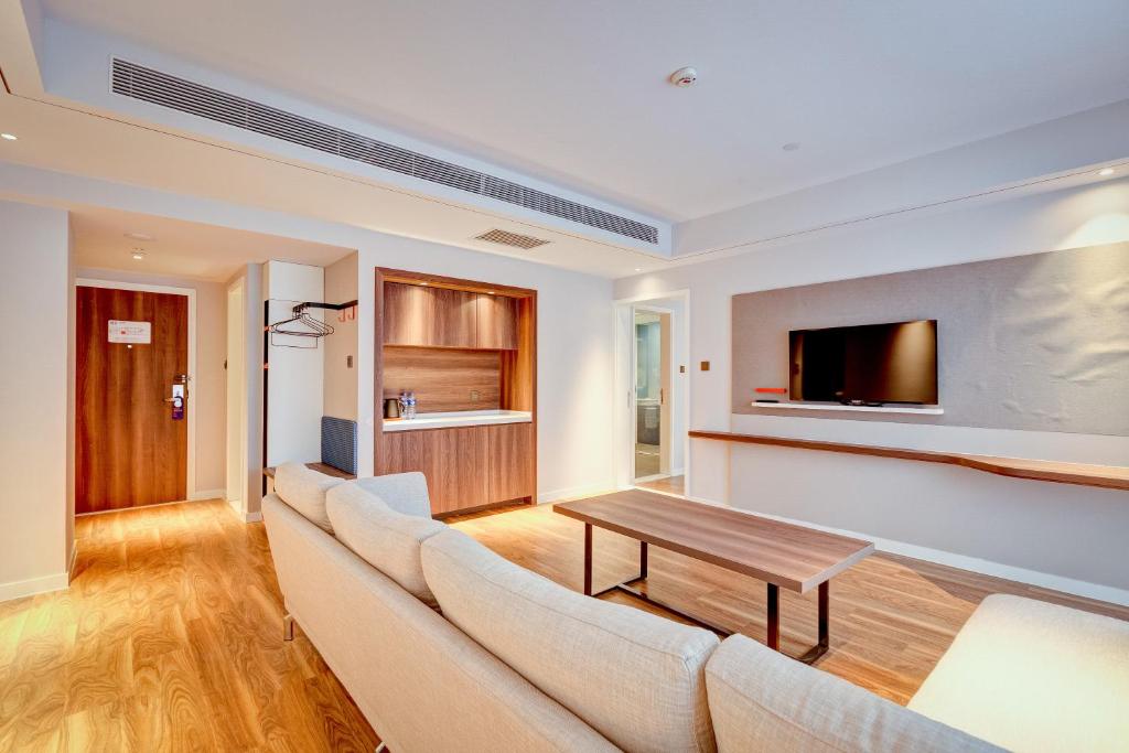 Holiday%20Inn%20Express%20Xi'an%20Bell%20Tower%20by%20IHG9.jpg