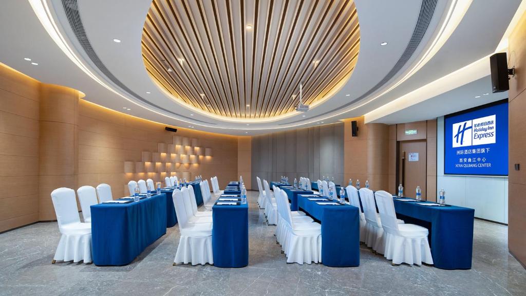 Holiday%20Inn%20Express%20Xi'an%20Qujiang%20Center%20by%20IHG4.jpg