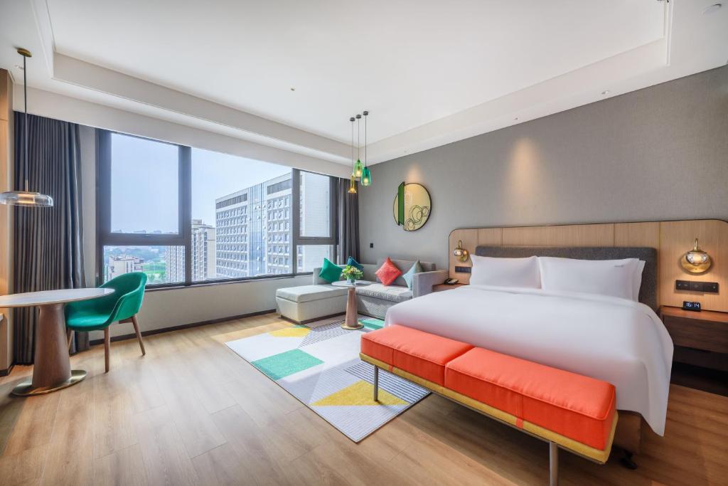 Holiday%20Inn%20Xi'an%20East%20by%20IHG2.jpg