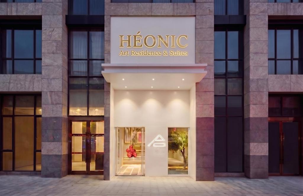 H%C3%89ONIC%20Art%20Residence%20&%20Suites.jpg