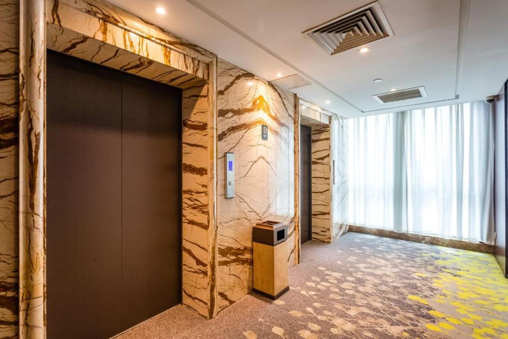 Atour%20Hotel%20Beijing%20West%20Railway%20Station%20South%20Square3.jpg