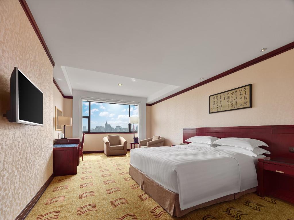 Deluxe%20Room1.jpg