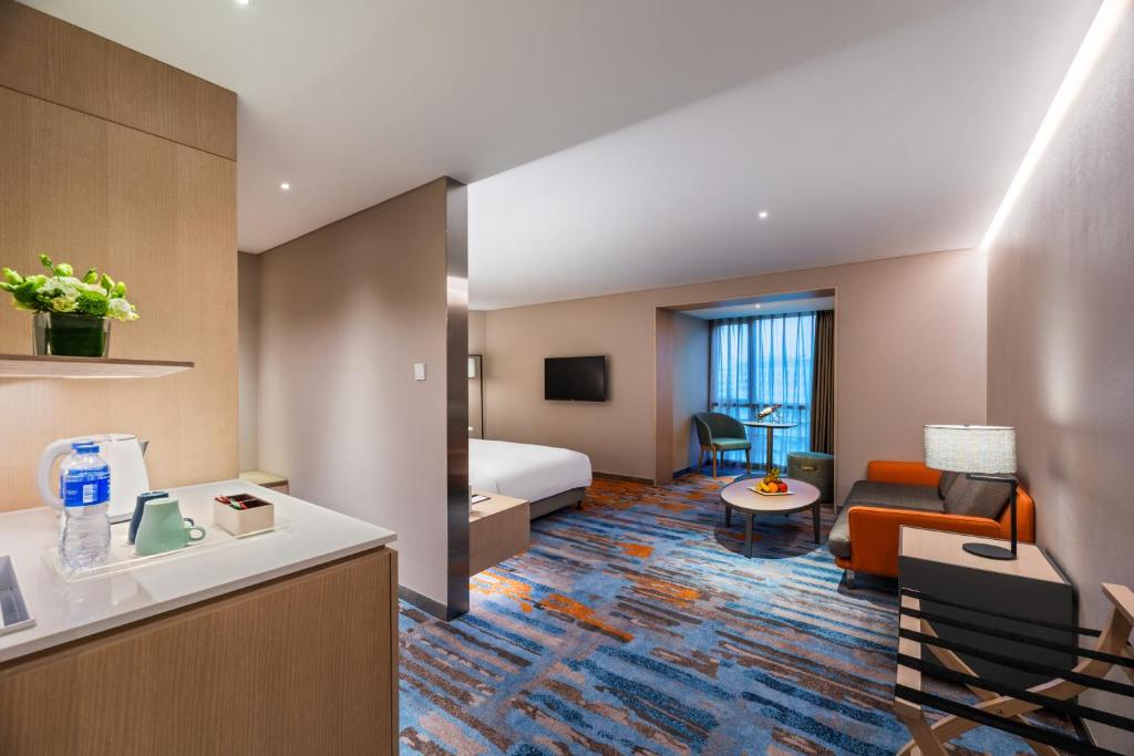 Deluxe%20Room3.jpg