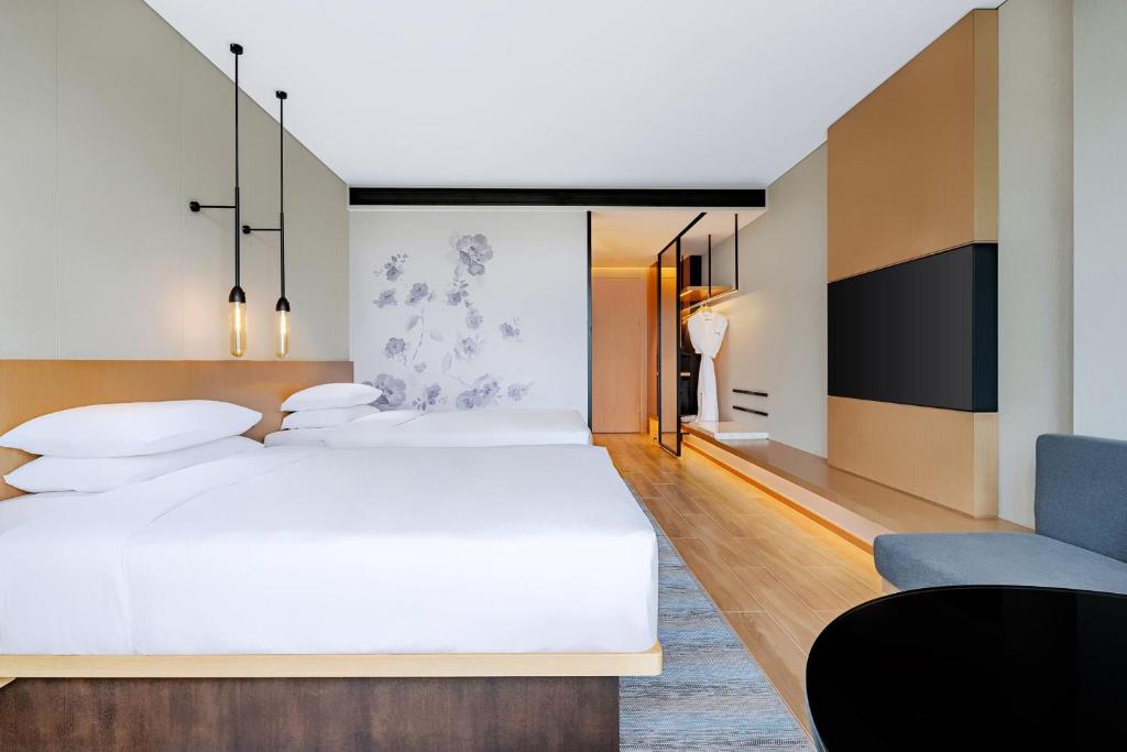 Premium%20%20Room%20%20City%20View.jpg