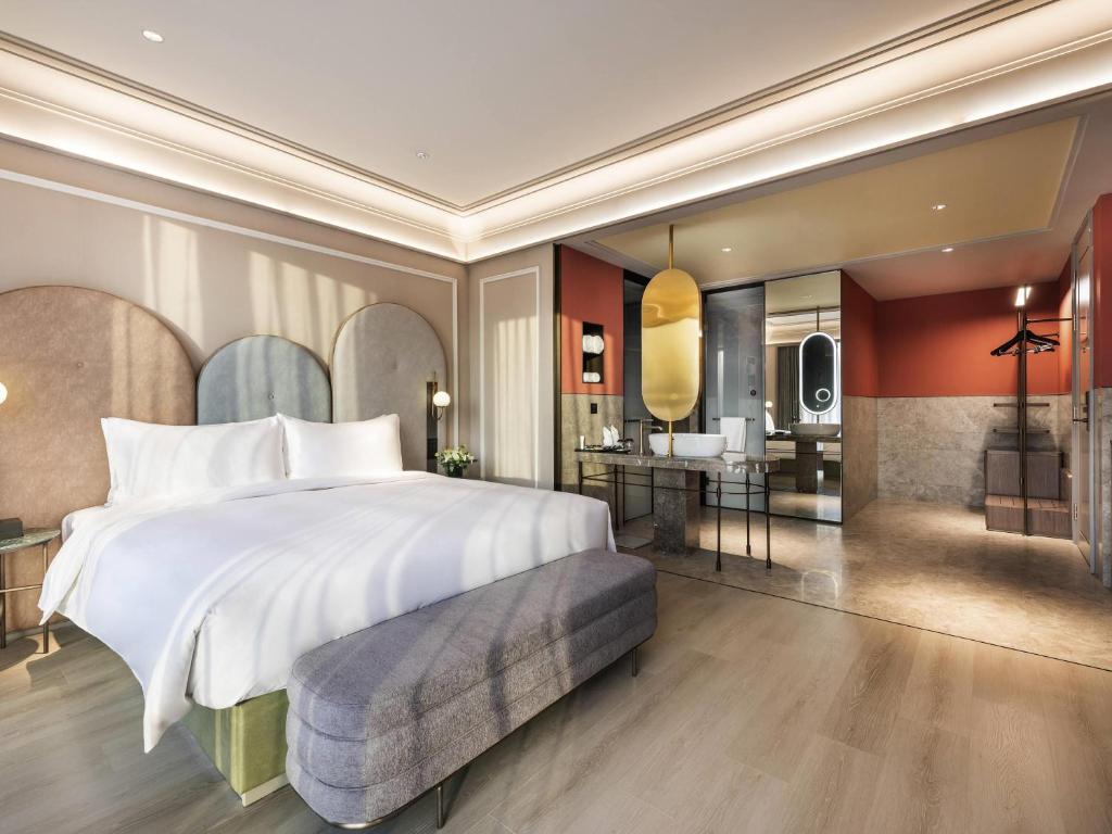 Superior%20%20Room.jpg