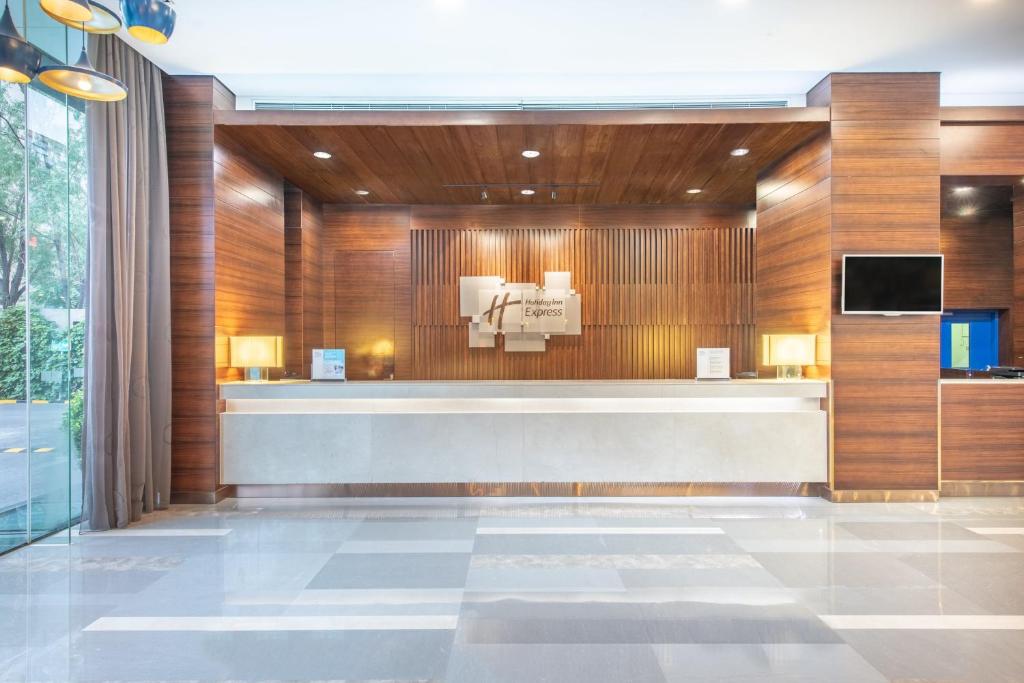 Holiday%20Inn%20Express%20Beijing%20Dongzhimen%20by%20IHG8.jpg