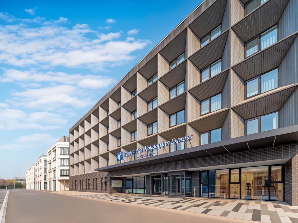 Holiday%20Inn%20Express%20Beijing%20Airport%20Zone%20by%20IHG8.jpg