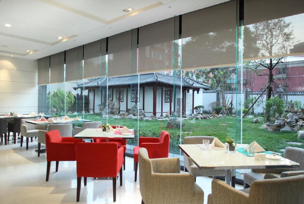 Holiday%20Inn%20Beijing%20Deshengmen%20by%20IHG%201.jpg