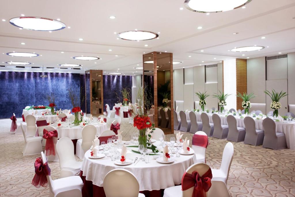 Holiday%20Inn%20Beijing%20Deshengmen%20by%20IHG%2013.jpg