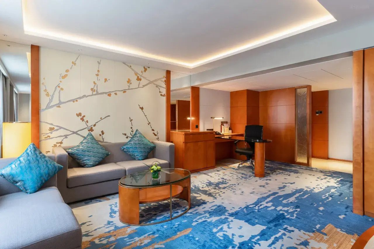 Executive%20Studio%20Suite1.jpg