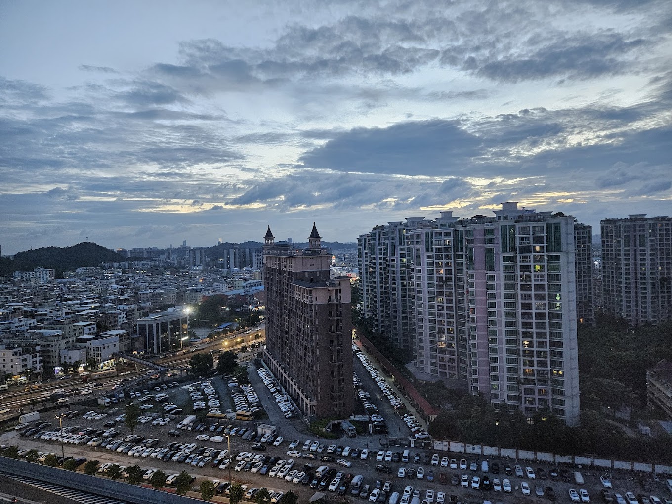 Holiday%20Inn%20Express%20Guangzhou%20Panyu%20Dashi%20by%20IHG2.jpg
