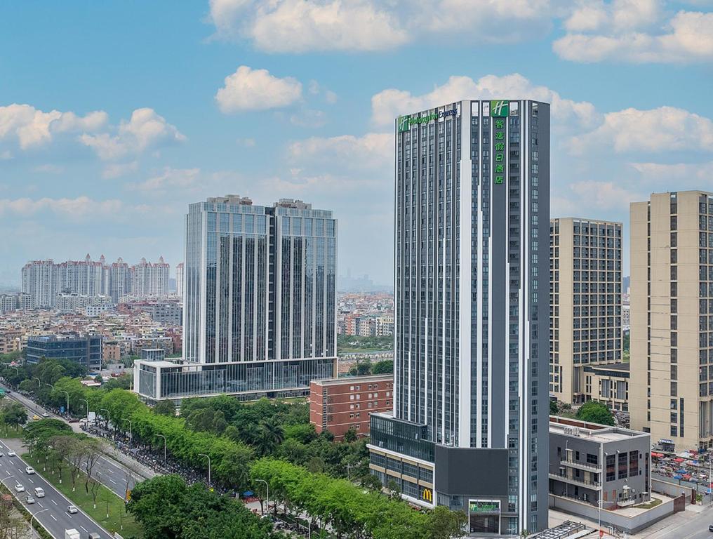 Holiday%20Inn%20Express%20Guangzhou%20Panyu%20Dashi%20by%20IHG4.jpg