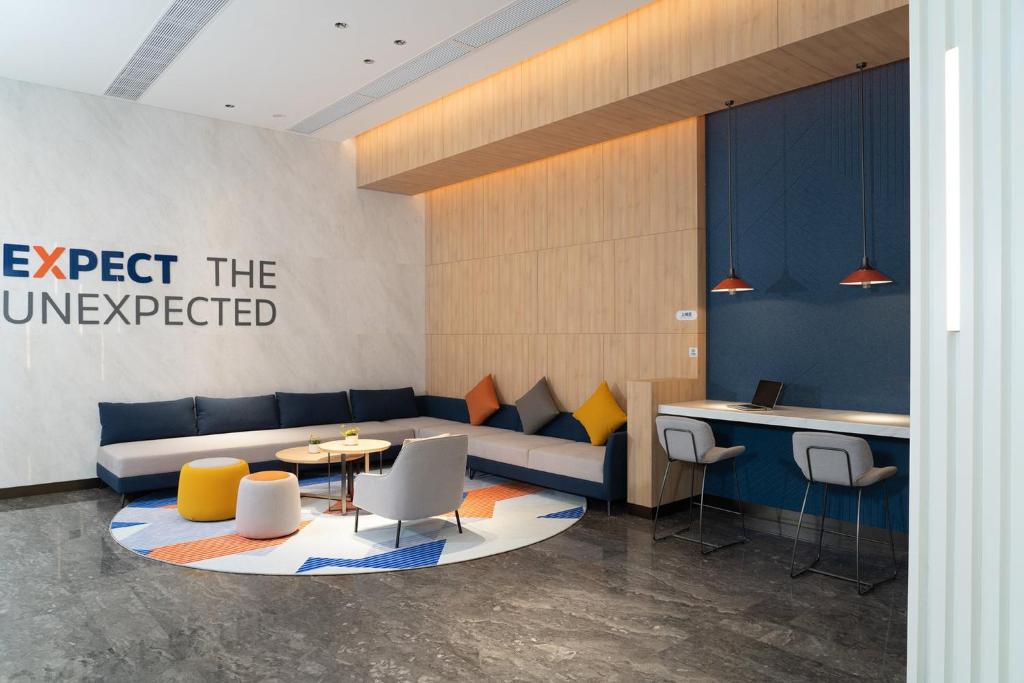 Holiday%20Inn%20Express%20Guangzhou%20Panyu%20Dashi%20by%20IHG7.jpg