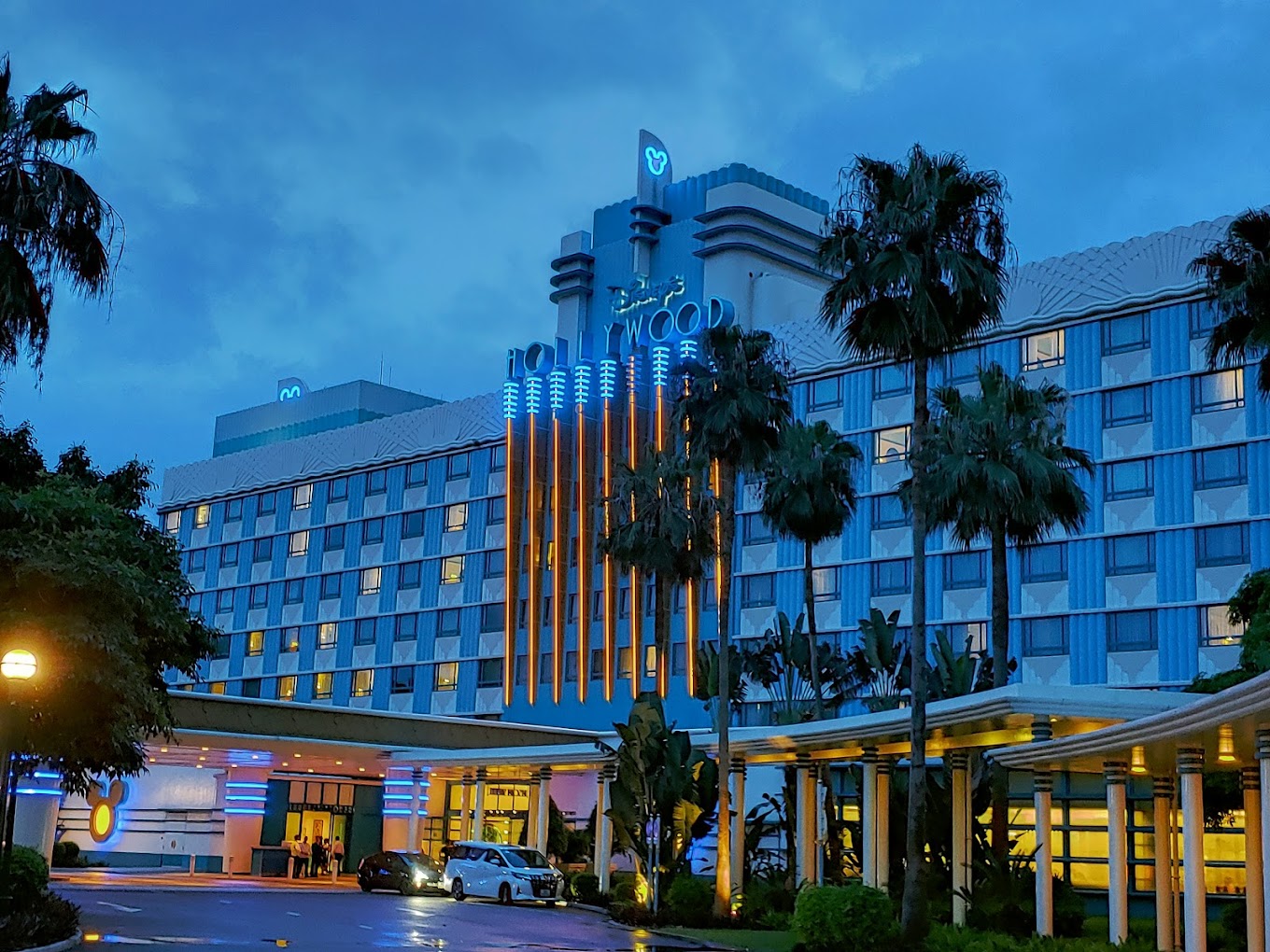 Disney's%20Hollywood%20Hotel.jpg