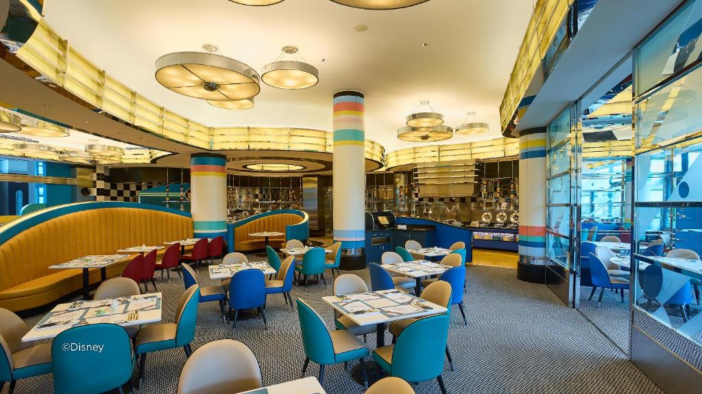 Disney's%20Hollywood%20Hotel10.jpg