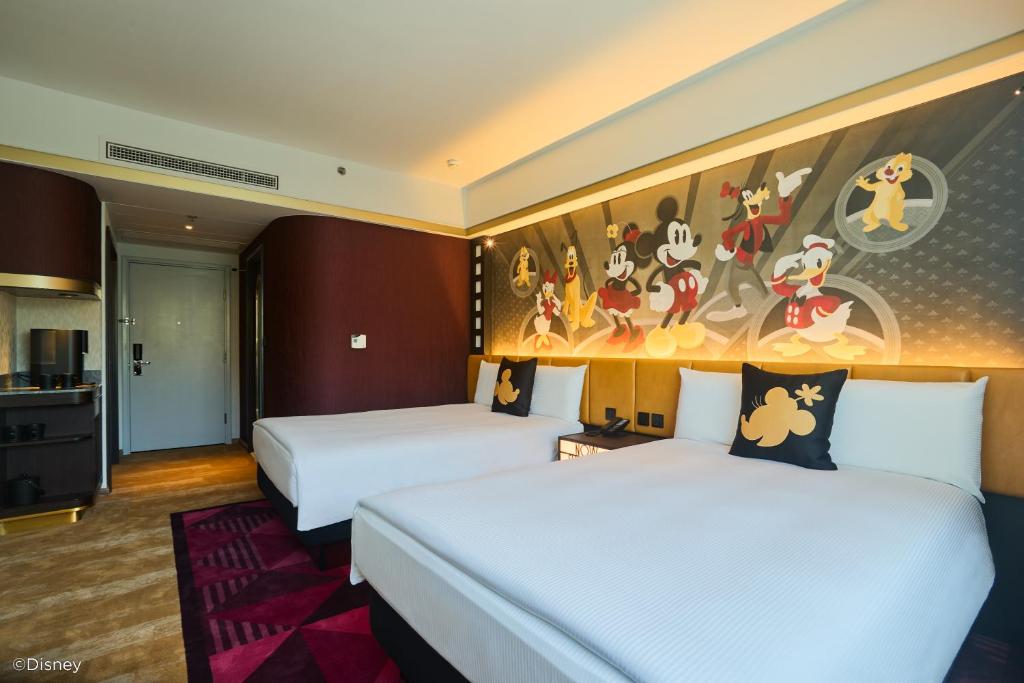 Disney's%20Hollywood%20Hotel13.jpg