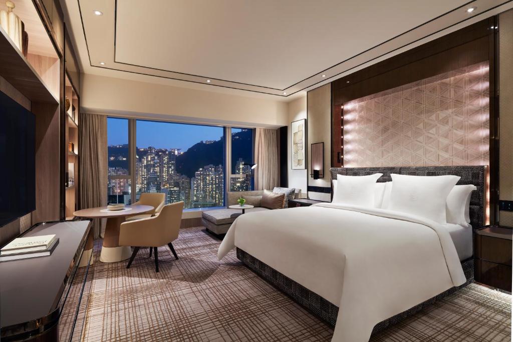 Four%20Seasons%20Hotel%20Hong%20Kong1.jpg