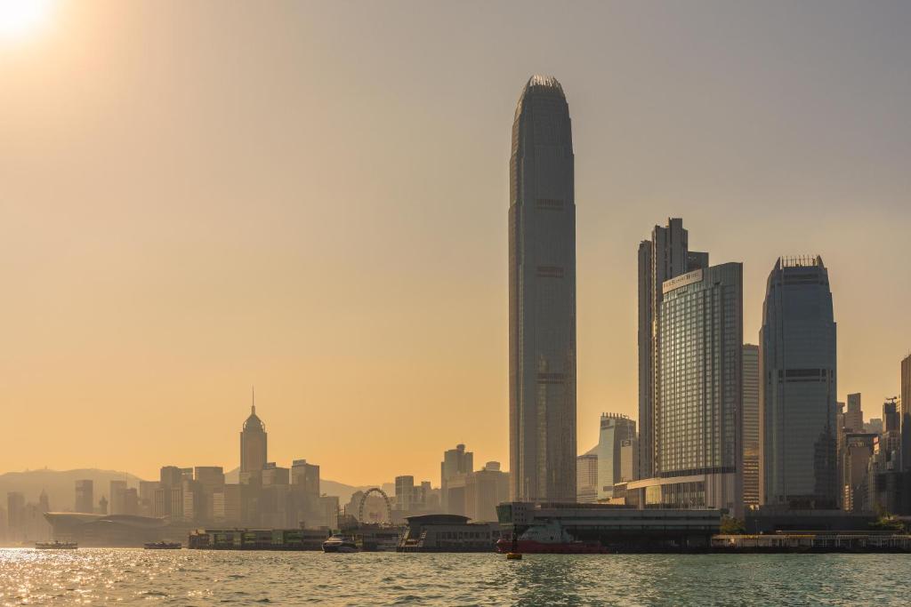 Four%20Seasons%20Hotel%20Hong%20Kong6.jpg