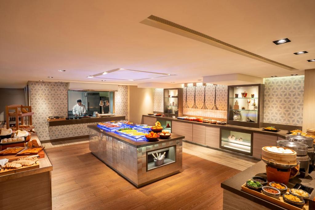 Holiday%20Inn%20Golden%20Mile%20by%20IHG3.jpg