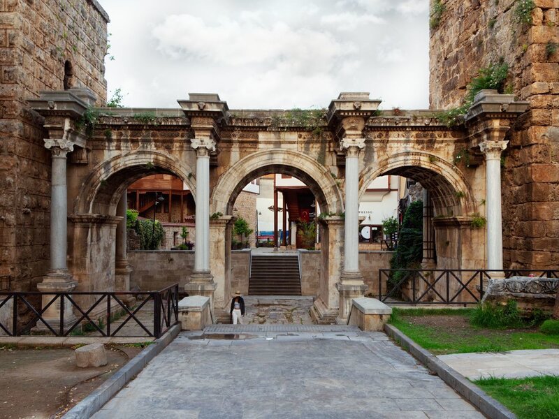 بوابة هادريان Hadrian’s Gate