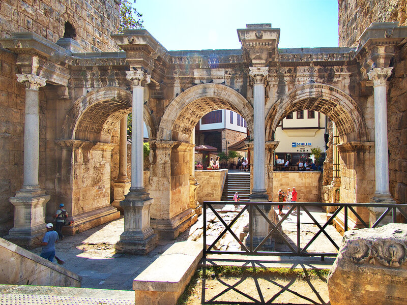 بوابة هادريان Hadrian’s Gate