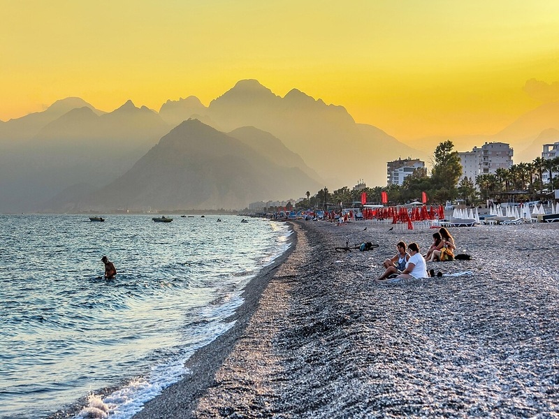 شاطئ كونيالتي  Konyaaltı Beach