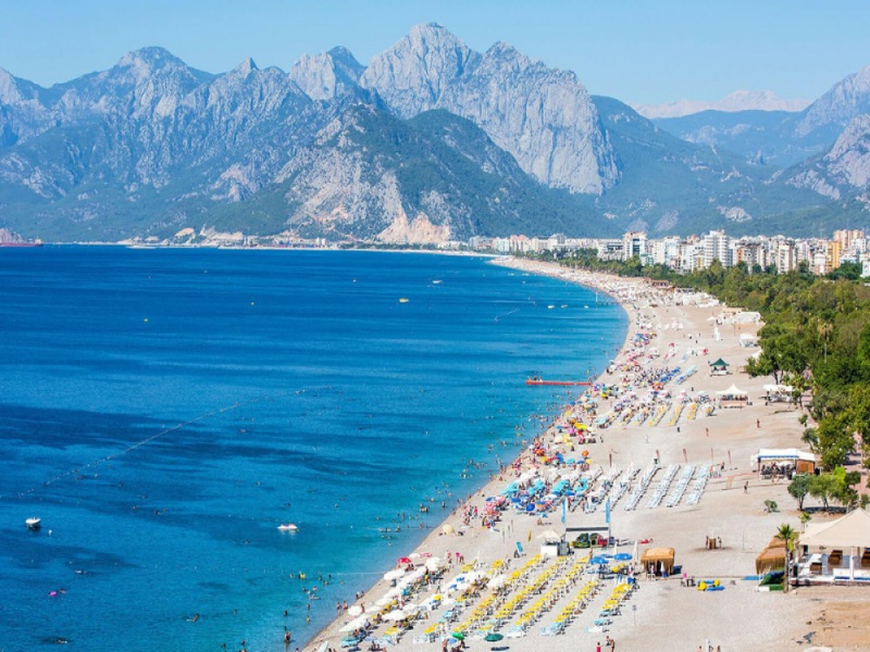 شاطئ كونيالتي  Konyaaltı Beach