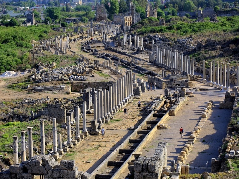 مدينة بيرج الأثرية Perge Ancient City