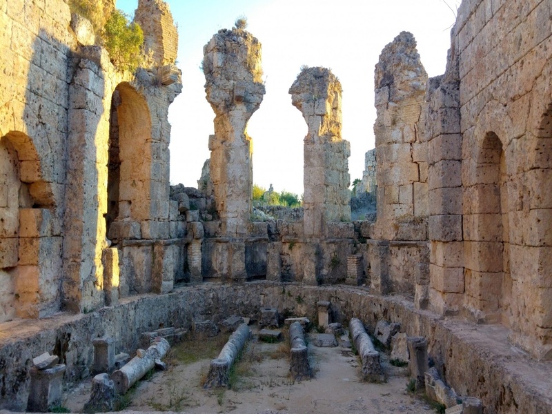 مدينة بيرج الأثرية Perge Ancient City