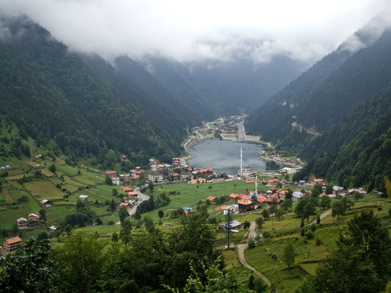 بحيرة أوزنجول  Uzungöl