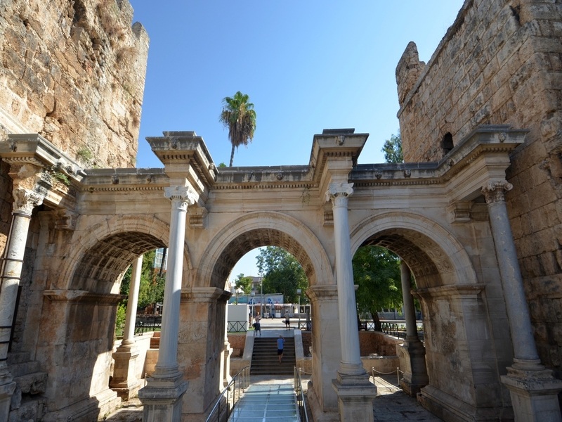 بوابة هادريان  Hadrian’s Gate