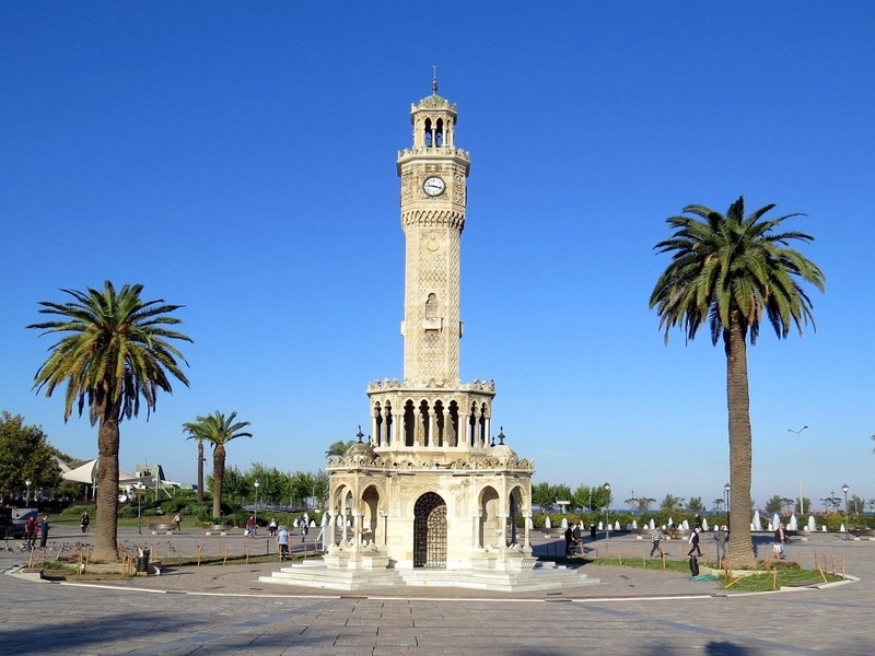 ساحة كوناك وبرج الساعة  Konak Square & Clock Tower