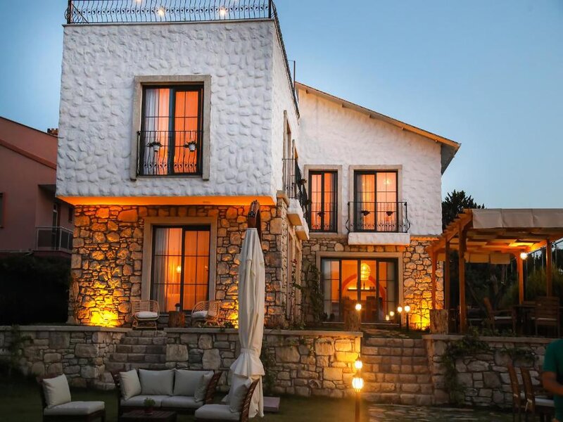 فندق هوزورلا أوتل Huzurla Otel