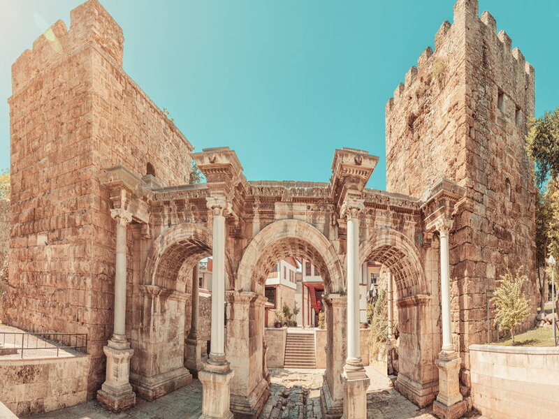 بوابة هادريان Hadrian’s Gate