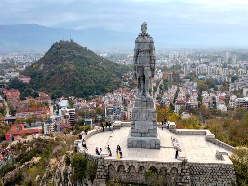 نُصب آليوشا Alyosha Monument