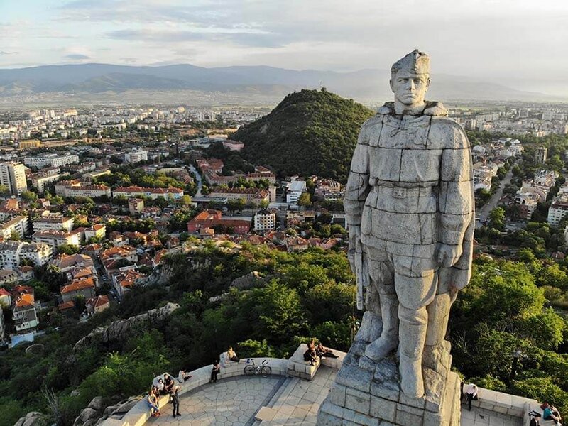 نُصب آليوشا Alyosha Monument