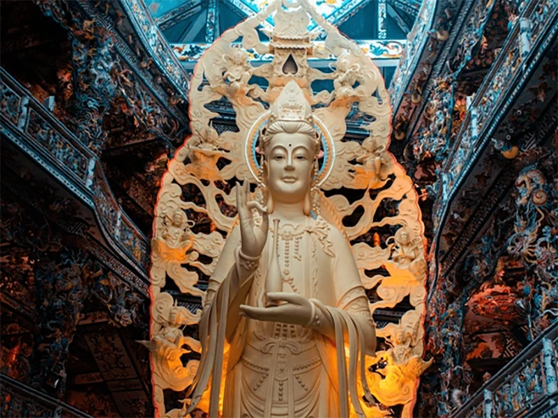 تمثال بوذا الذهبي  Golden Buddha Statue
