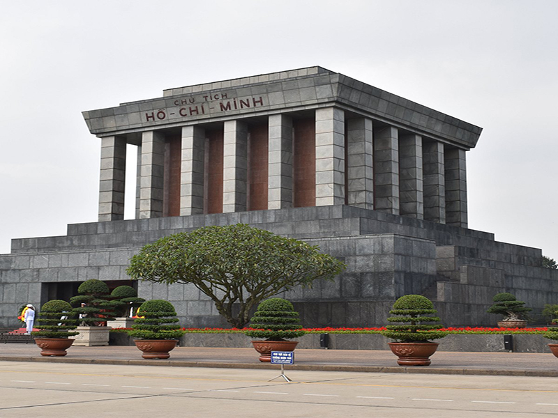 معبد هوتشي منهHo Chi Minh's Mausoleum