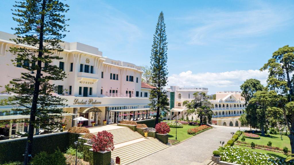 Dalat%20Palace%20Heritage%20Hotel.jpg